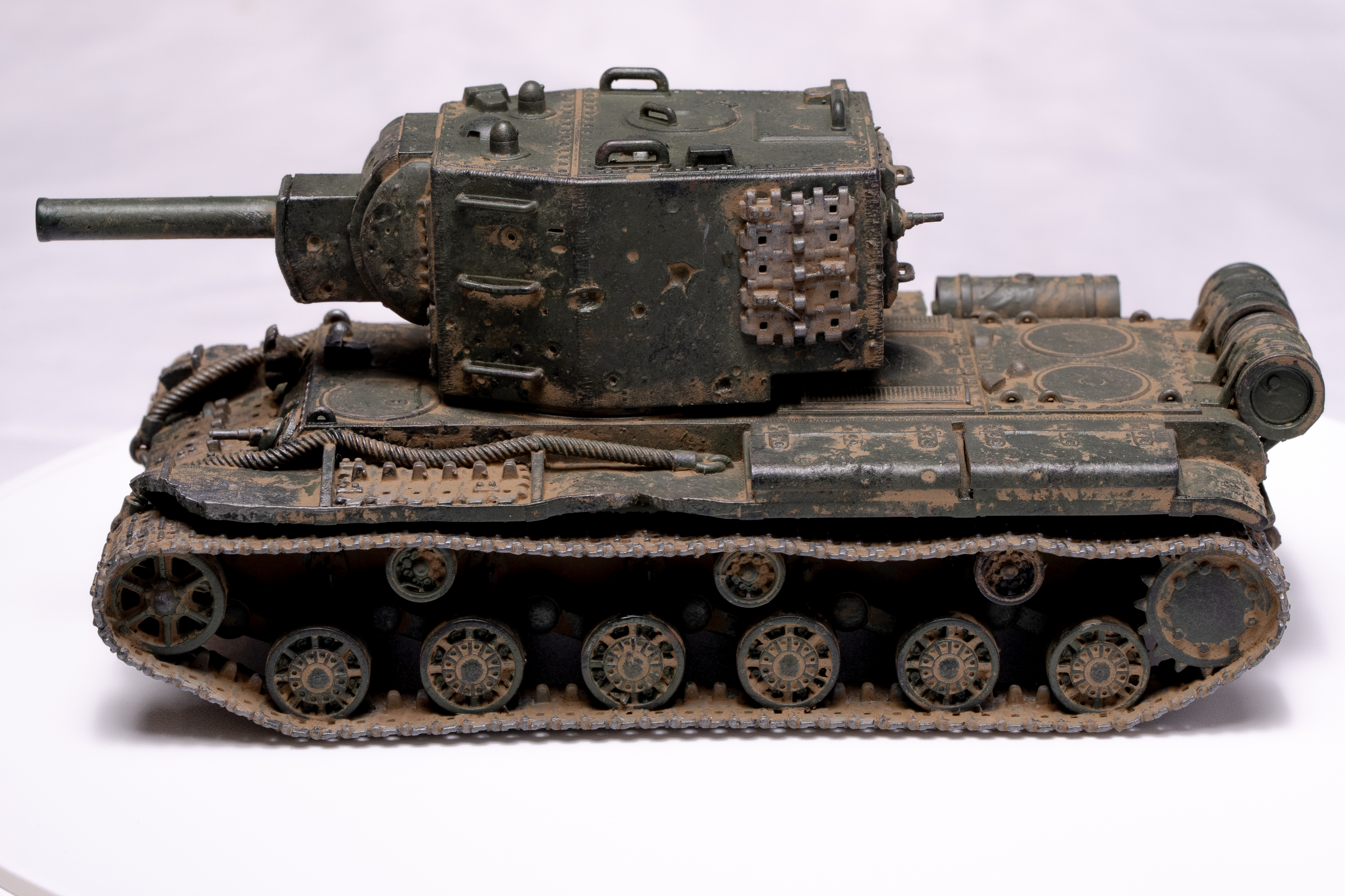 KV-2 scale model, studio photo 2
