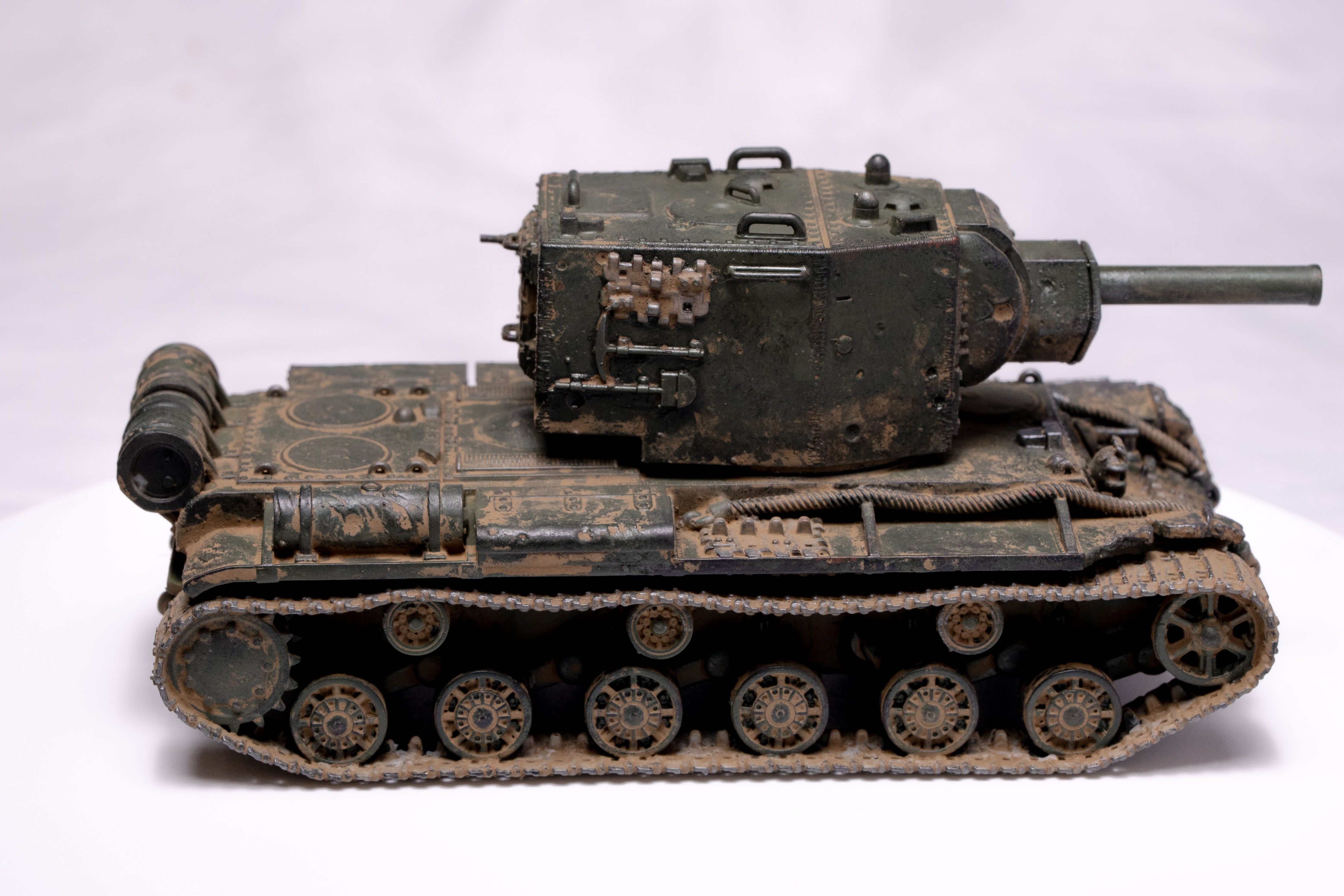 KV-2 scale model, studio photo 3